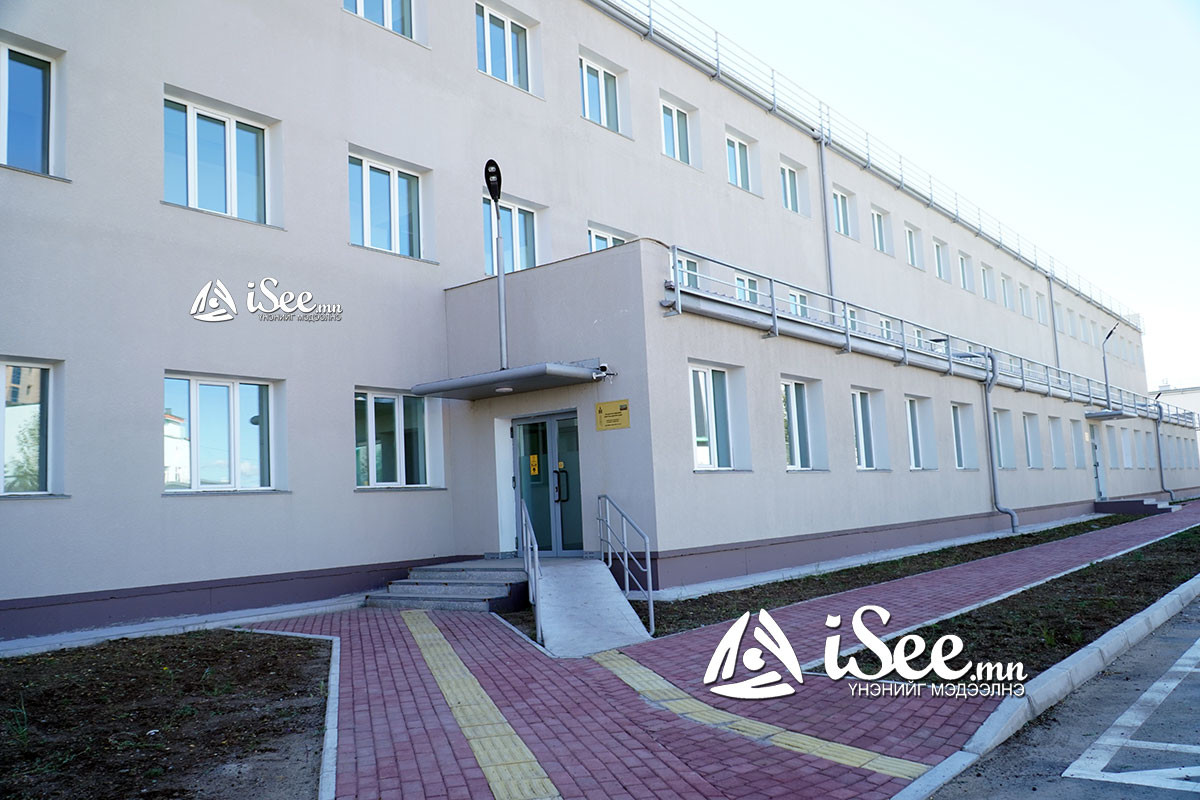 Архангай аймгийн оюутнуудын дотуур байрны гаднах