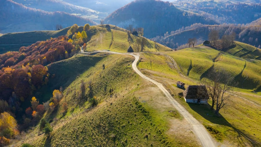 Румын, Апусени уулс: Трансильвани дахь Карпатын уулсын нэг хэсэг болох Апусени нь зүүн Европын хамгийн сайн хадгалагдсан нууцуудын нэгд тооцогддог