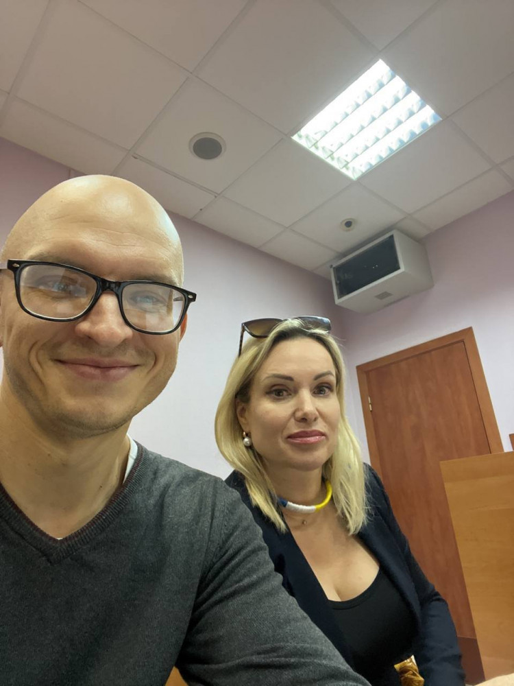 Марина Овсынникова хуульч А.Гашинскийн хамт 3-р сарын 15-нд Telegram-аас авсан зураг.