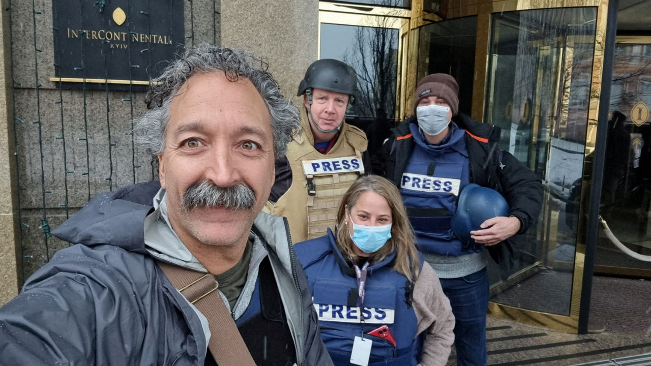 Урд талаас зураглаач Пьер Закржевски сэтгүүлч Куршинова 