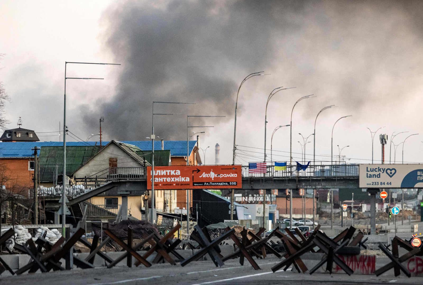 Гуравдугаар сарын 18-ны өдөр Украины Киев хотын дээгүүр утаа гарч байна.