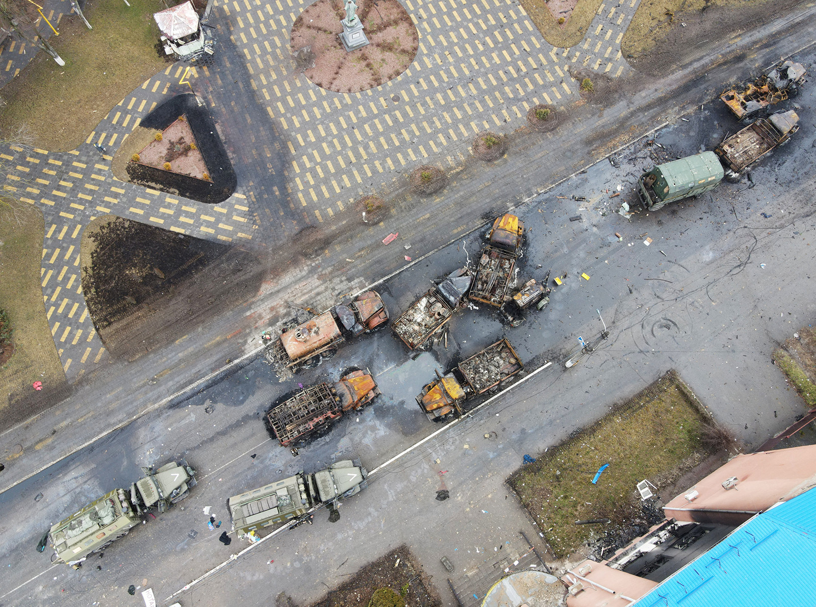 Энэ сарын 3-нд Украины Бородянка суурингийн гудамжинд сүйрсэн Оросын цэргийн машинууд