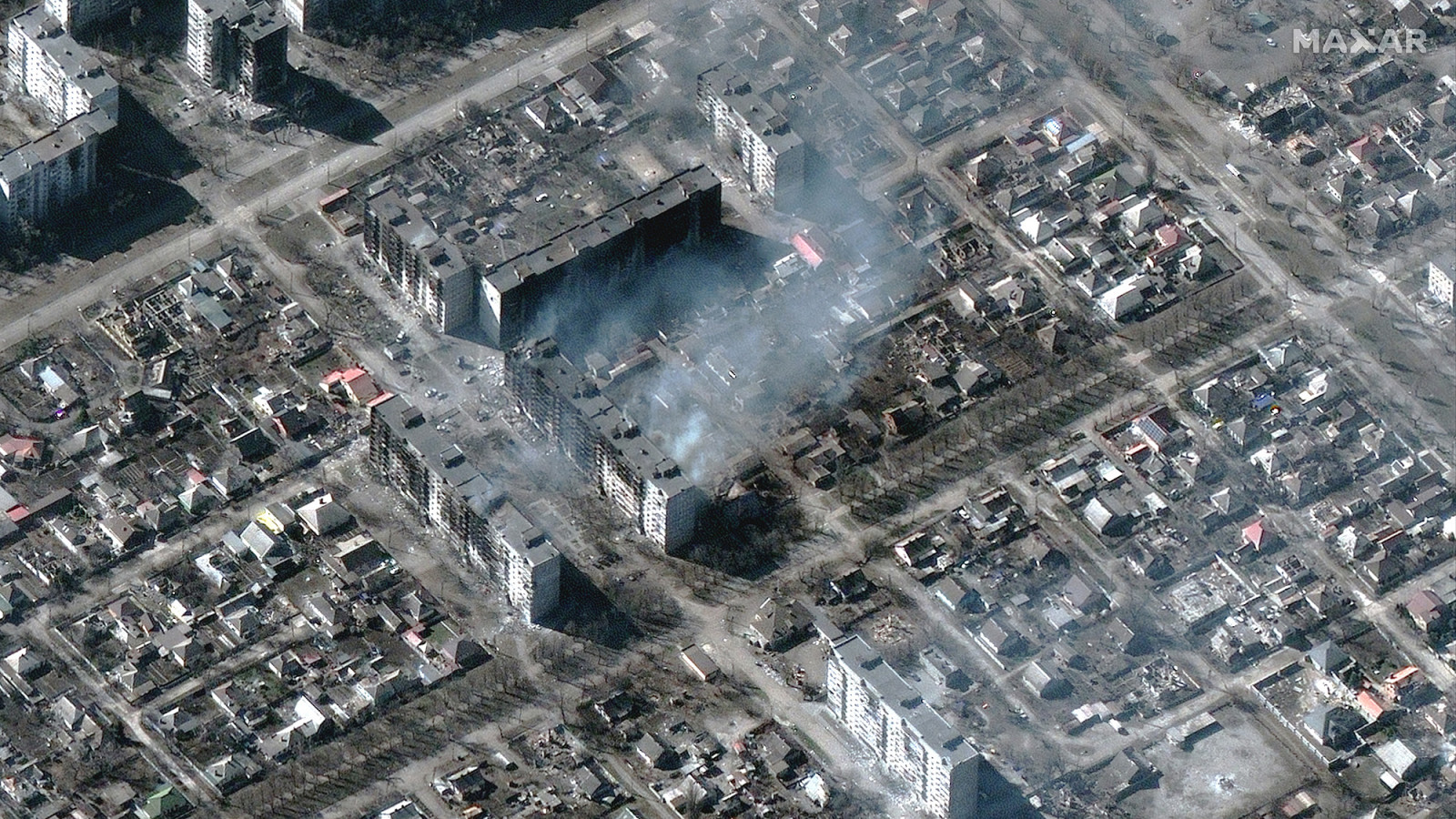 Гуравдугаар сарын 22-нд Украины Мариуполь хотод орон сууцны барилгууд шатаж байгаа нь хиймэл дагуулаас авсан зураг харуулжээ