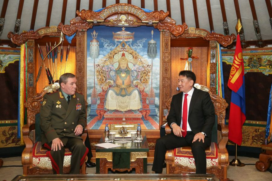 В.Герасимов өнгөрөгч арванхоёрдугаар сарын 1 /2021.12.01/-ны өдөр Монгол Улсад айлчилж Ерөнхийлөгч У.Хүрэлсүхтэй уулзаж байжээ. Монцамэ агентлагийн гэрэл зурагт