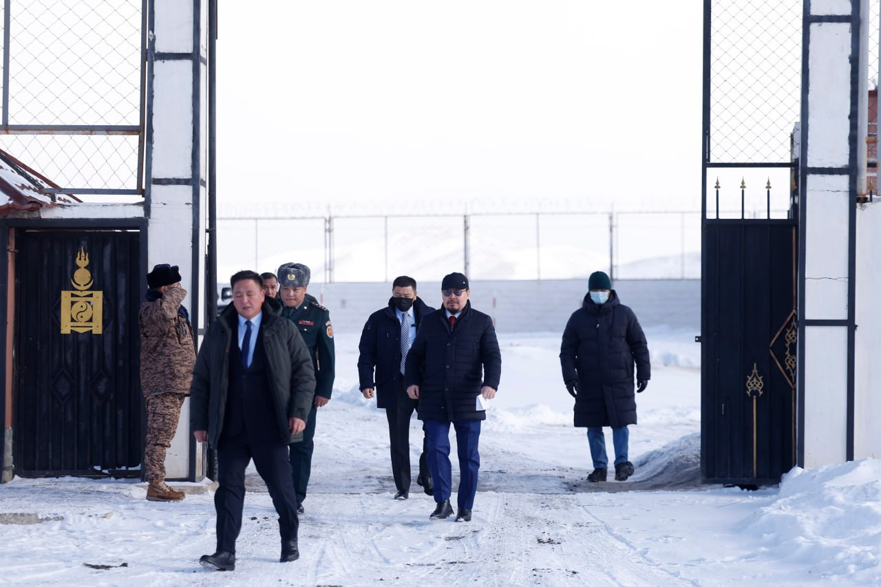 Хорих 441 дүгээр ангид ял эдэлж буй Д.Мөнх-Эрдэнэтэй УИХ-ын дарга Г.Занданшатар уулзав
