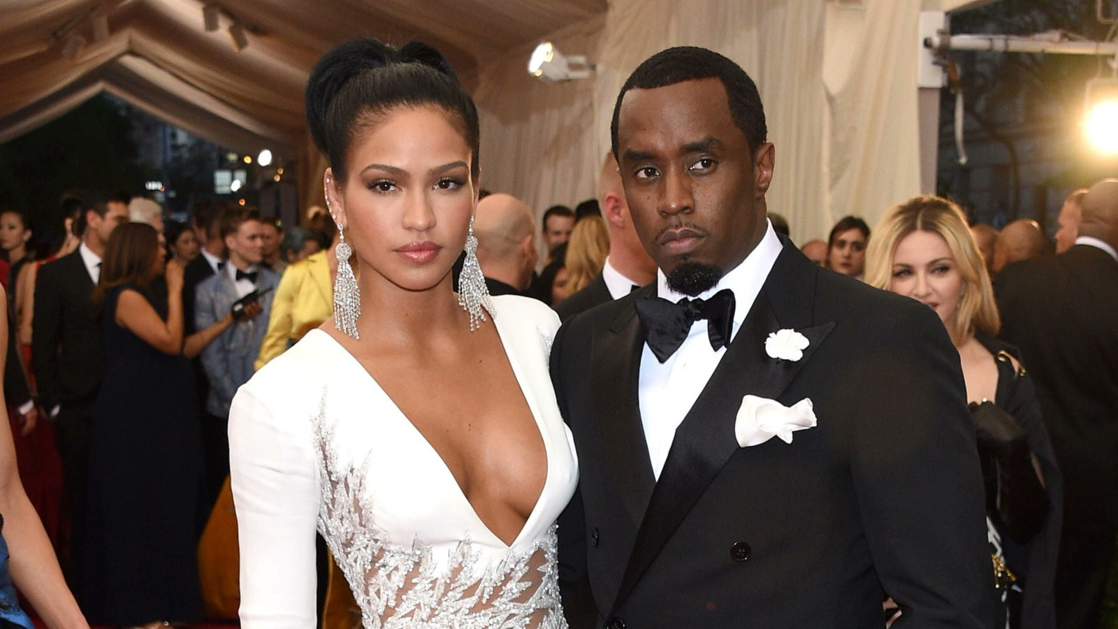 Шон “Diddy” Комбс хуучин найз бүсгүй болох Кэсси Вентурагийн хамт
