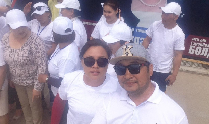 Шүүгч А.Мөнхсайхан нь нөхөр Т.Баттөртэйгөө хамт АН-д хүчин зүтгэж иржээ. Эх сурвалж: Ergelt.mn