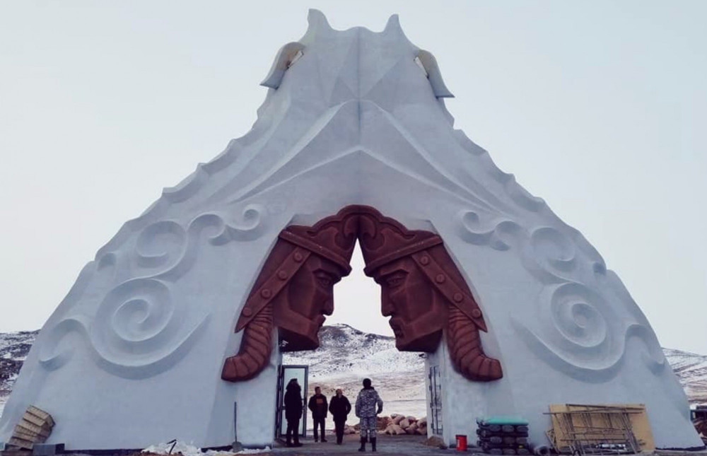 Нураагдсан "Андлалын хөшөө"