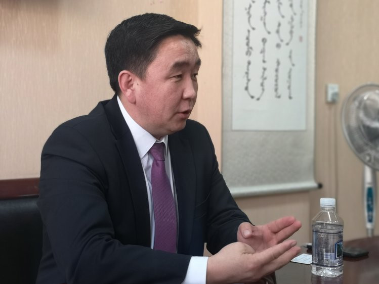 Хөх хотын консул Д.Мөнх-Эрдэнэ АВТОМАШИН ДАМЛАН ЗАРСАН хэрэгт холбогдон шалгагдаж байна 