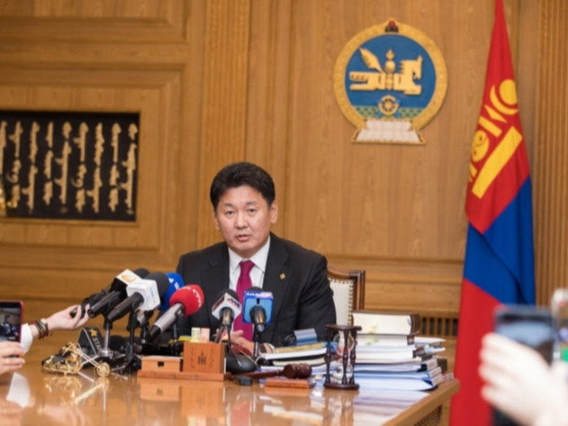 Өнгөрөгч шөнө гурван хүүхэд, гурван том хүн угаартжээ