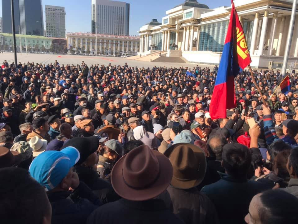 “Эх орон дуудаж байна” гэх жагсаалын үеэр согтуу жагсагчид юунд хүргэв