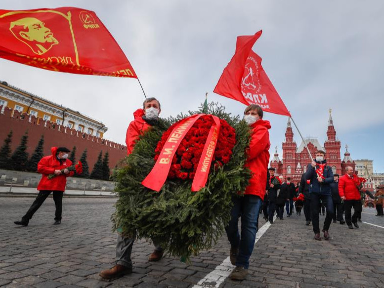 Коммунистууд Лениний мэндэлсний ойд хүндэтгэл үзүүлэн Москва хотын дэглэмийг зөрчжээ