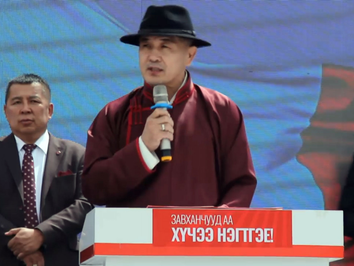 Ц.Цэрэнпунцаг тусгаарлах хугацаагаа дуусгалгүй иргэдтэй уулзаж эхэлсэн үү