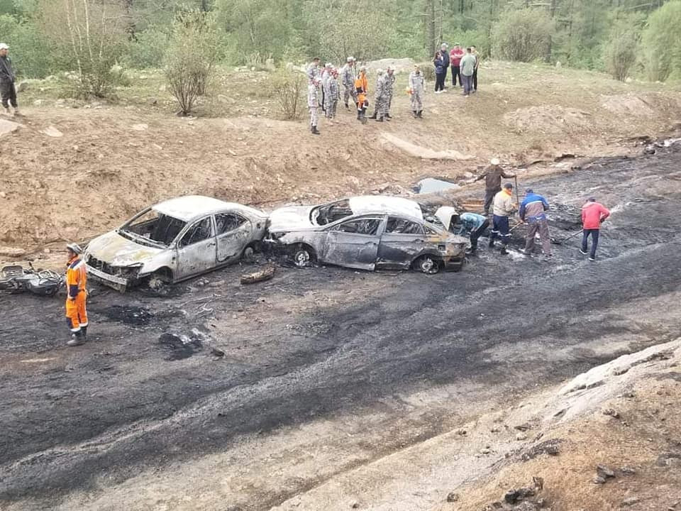 Зам тээврийн ноцтой осол гарч 2 хүн амиа алдаж, 8 хүн түлэгджээ