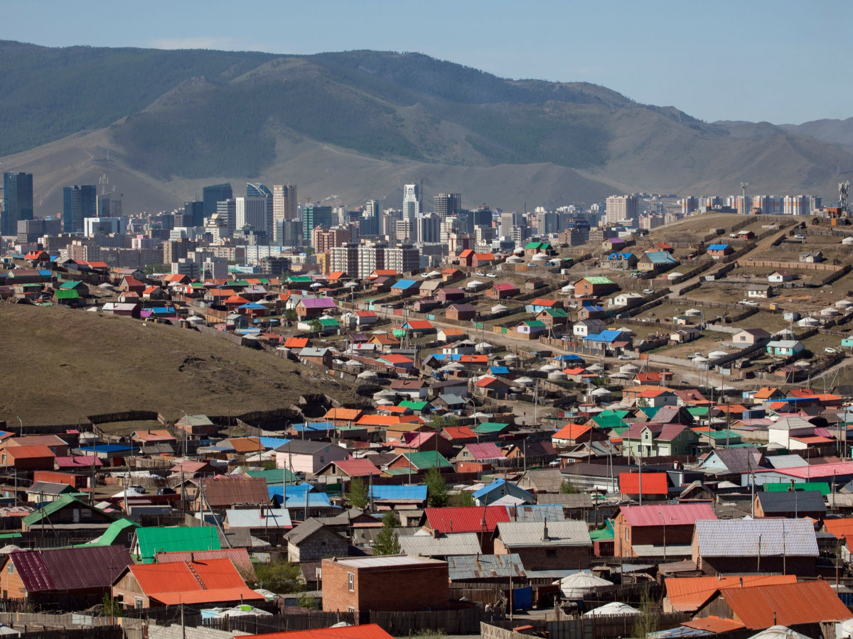 БИДНИЙ ТУХАЙ: Монголд тулгараад буй хамгийн том сорилт нь дордож буй эдийн засгаа тогтворжуулах юм