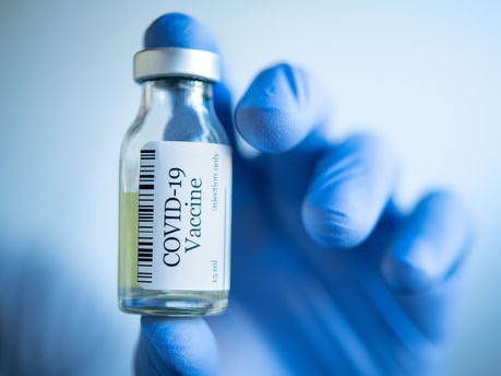 АНУ-ын “Johnson & Johnson” компанийн бүтээж буй вакцины туршилт түр хугацаагаар зогсжээ