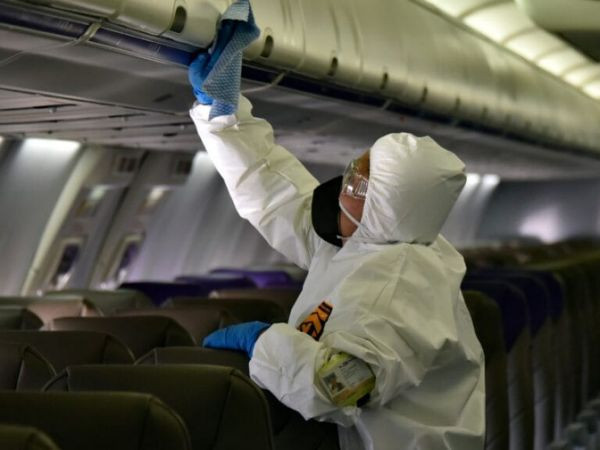 Коронавирусийн халдвараар өвчилсөн эмэгтэй онгоцонд нас баржээ