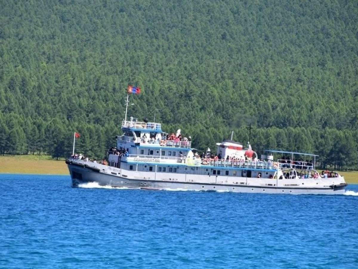 Хөвсгөл нууранд живсэн машин, техникийг татаж гаргана