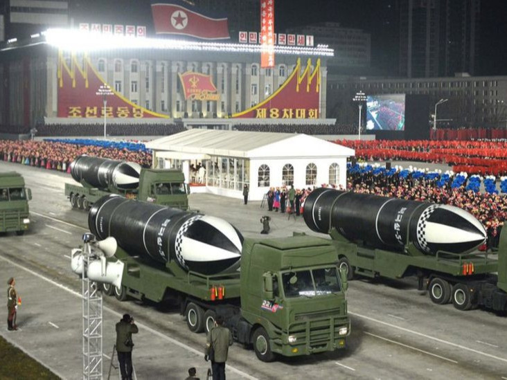 Хойд Солонгос улс баллистик пуужин тээх чадвартай шумбагч онгоцоо танилцуулжээ 