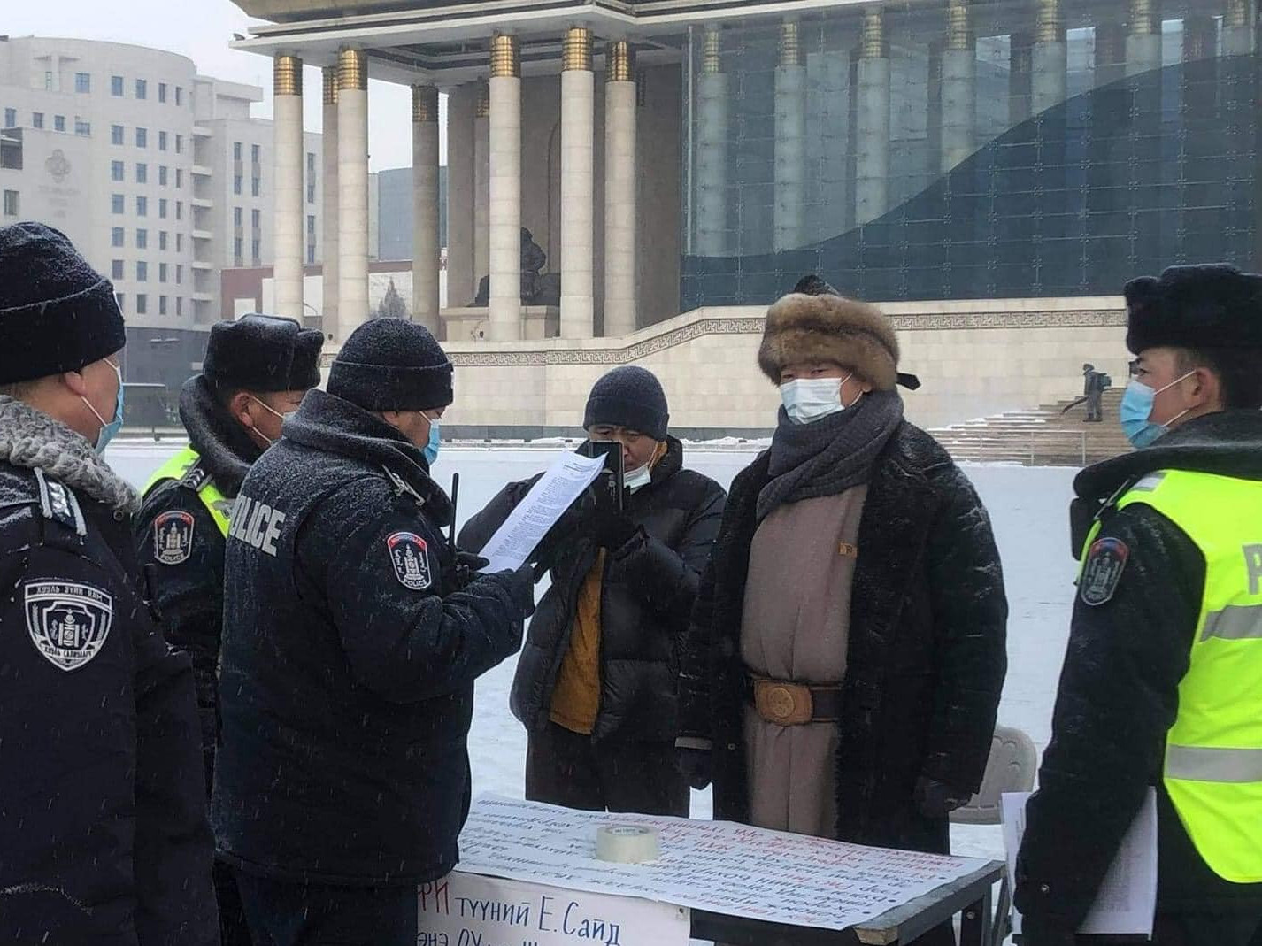 ЦЕГ: Гал гаргах хэрэгсэл нэвтрүүлэх гэж байсныг буцааж, С.Ганбаатарт цахилгаан халаагуур холбож өгсөн 