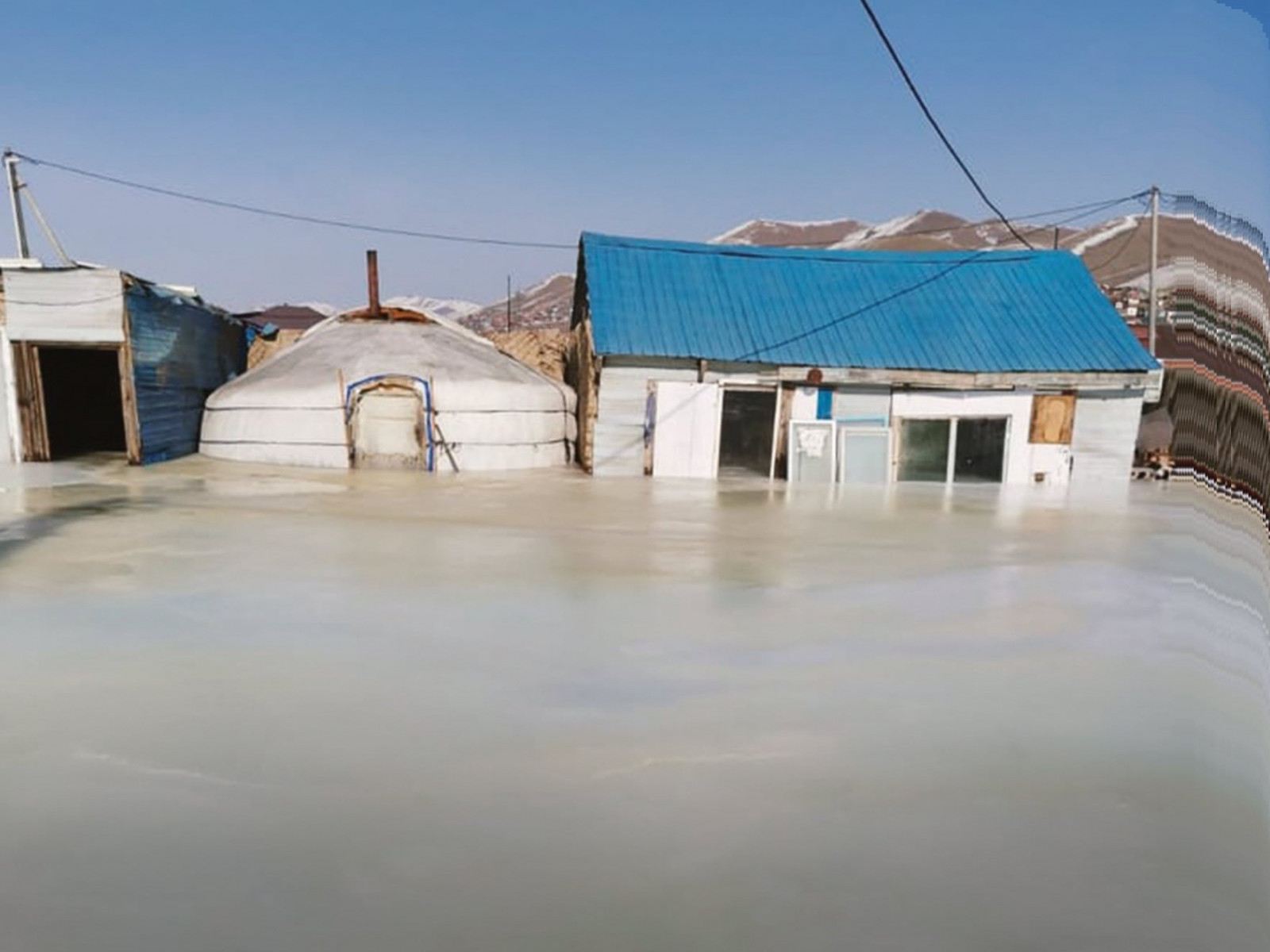 Баянзүрх дүүргийн зарим хорооны айлууд усны халианд автаж, гэр байшингууд мөстжээ