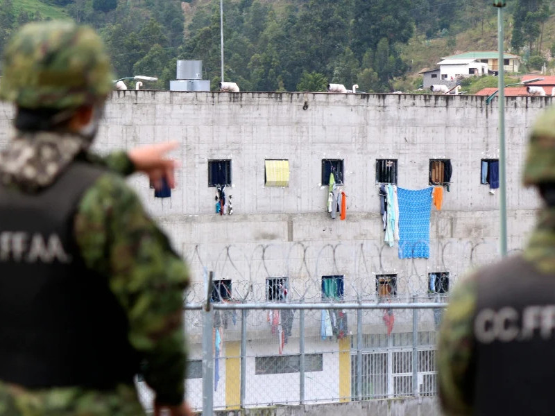 ВИДЕО: Эквадорын шорон дахь гэмт хэргийн бүлэглэлүүдийн хооронд мөргөлдөөн гарч 62 хүн нас баржээ