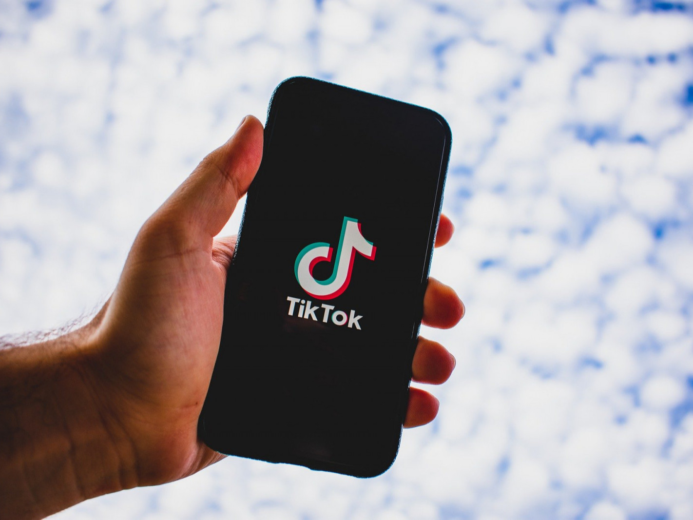 СЭРЭМЖЛҮҮЛЭГ: Бага насны хүүхдүүдийнхээ “TikTok” хэрэглээг хянахыг эцэг, эхчүүдэд анхаарууллаа