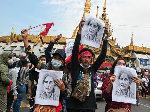 Мьянмарын цэргийн шүүх долоон энгийн иргэнд цаазын ял ногдуулжээ