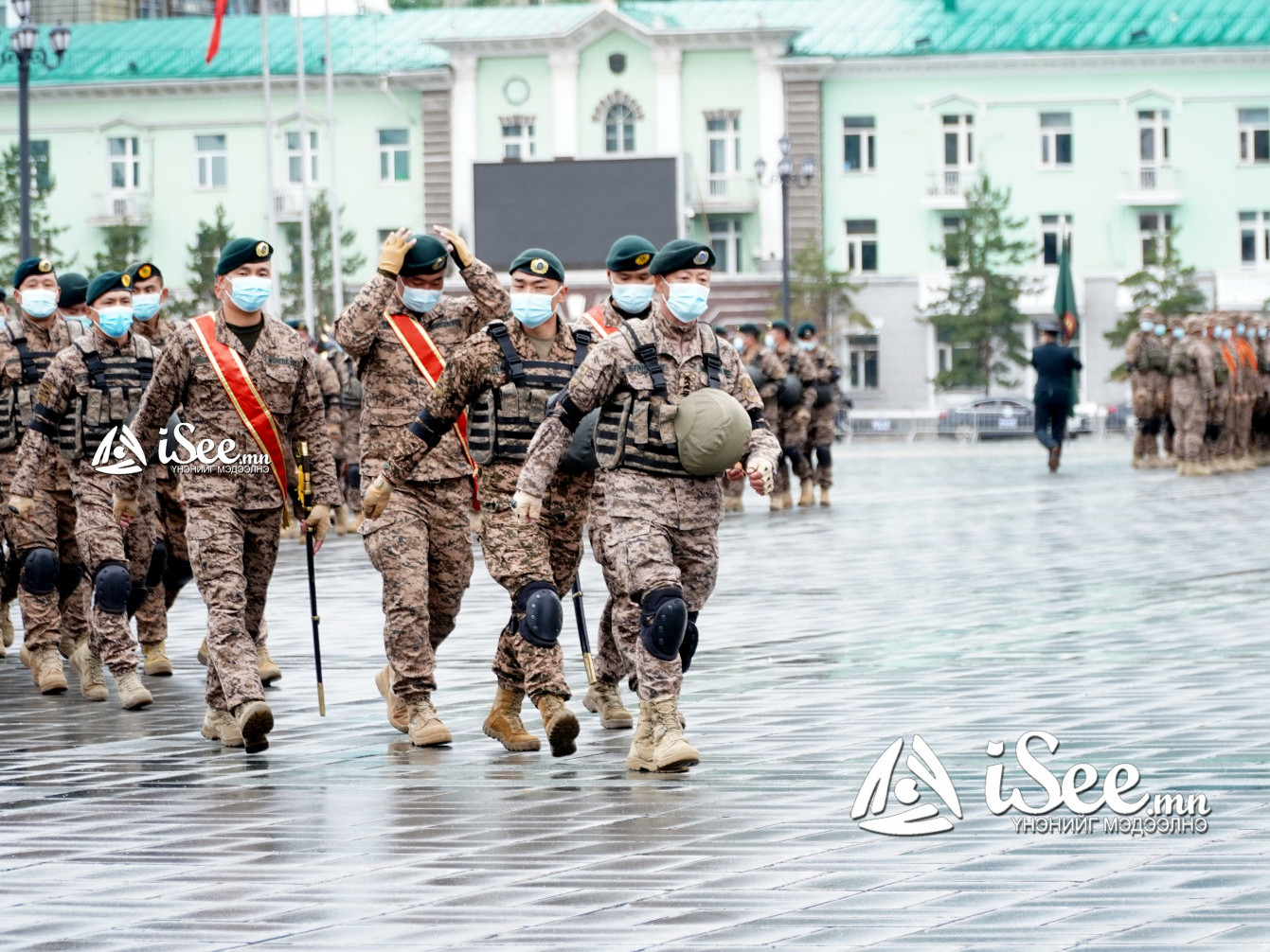 ФОТО: Монгол Улсын Зэвсэгт хүчнээс Афганистанд үүрэг гүйцэтгэсэн цэргийн багуудад хүндэтгэл үзүүллээ