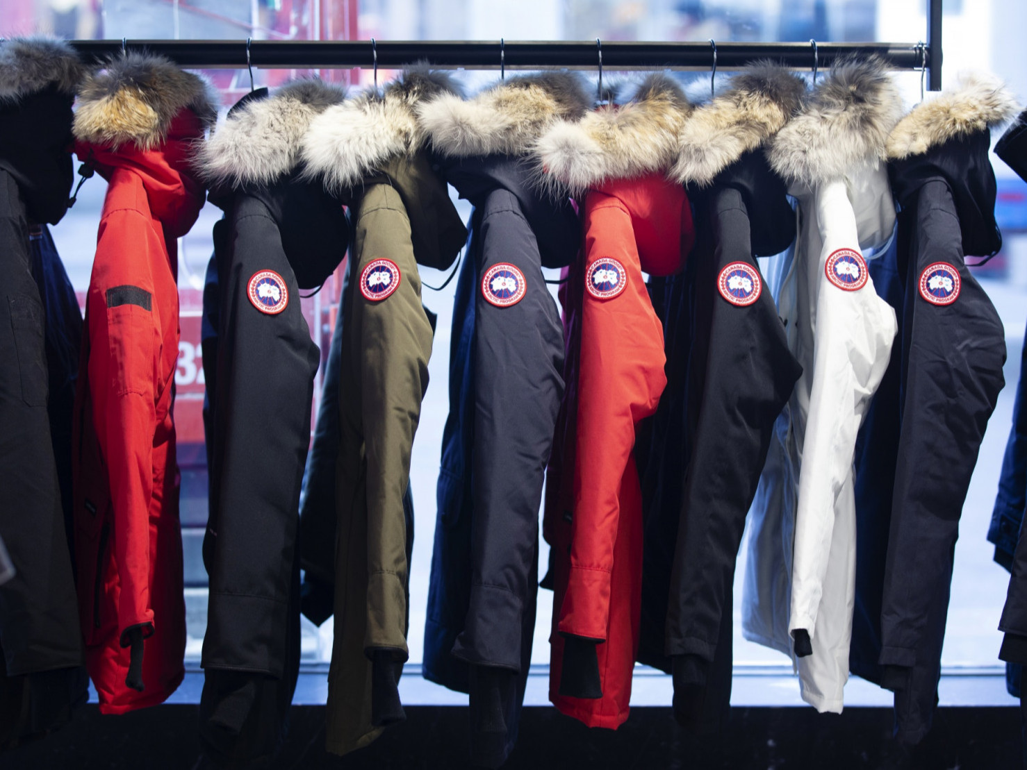 “Canada Goose” амьтны үсээр хувцас хийхгүй гэдгээ мэдэгдлээ