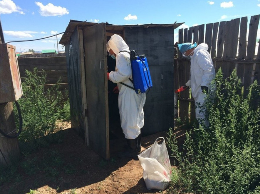 СЭРЭМЖЛҮҮЛЭГ: Гурван метрийн нүхэн жорлонд унасан НЭГ настай хүүхдийг эсэн мэнд гаргажээ