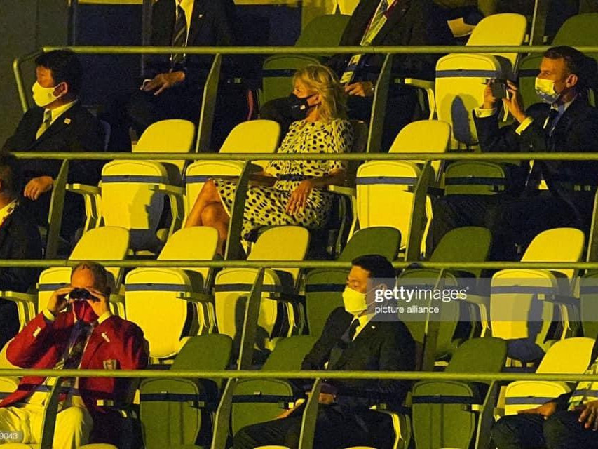Францын Ерөнхий сайд Э.Макрон, АНУ-ын Тэргүүн хатагтай Жил Байден нартай Л.ОЮУН-ЭРДЭНЭ хамт суужээ