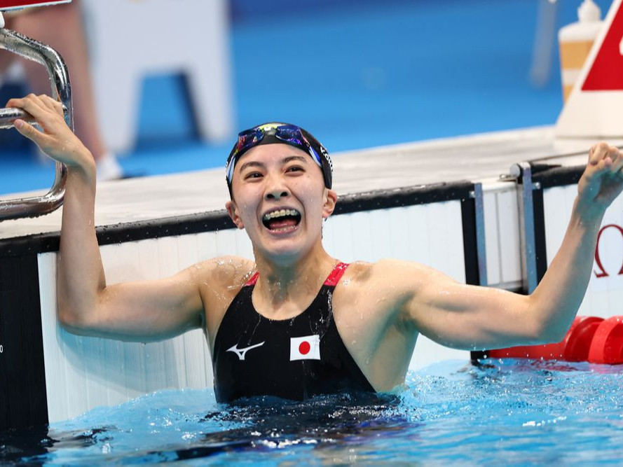Японы тамирчин усан сэлэлтийн анхны алтан медалийг эх орондоо авчирлаа