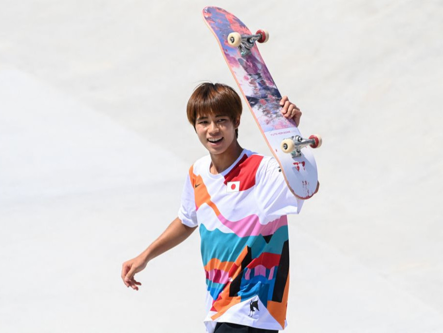 Олимпод анх удаа зохиогдож буй скейтбордингийн тэмцээний алтан медалийг Японы тамирчин хүртлээ