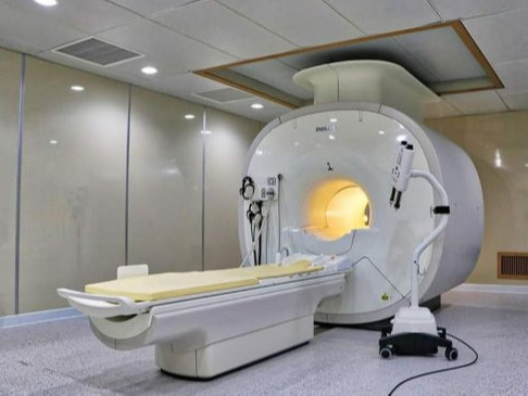ИРГЭН: Нэгдүгээр эмнэлэгт MRI шинжилгээ өгөхөөр цаг авч, ээлжээ хүлээн сарын дараа иртэл аппарат нь эвдэрчихсэн байна