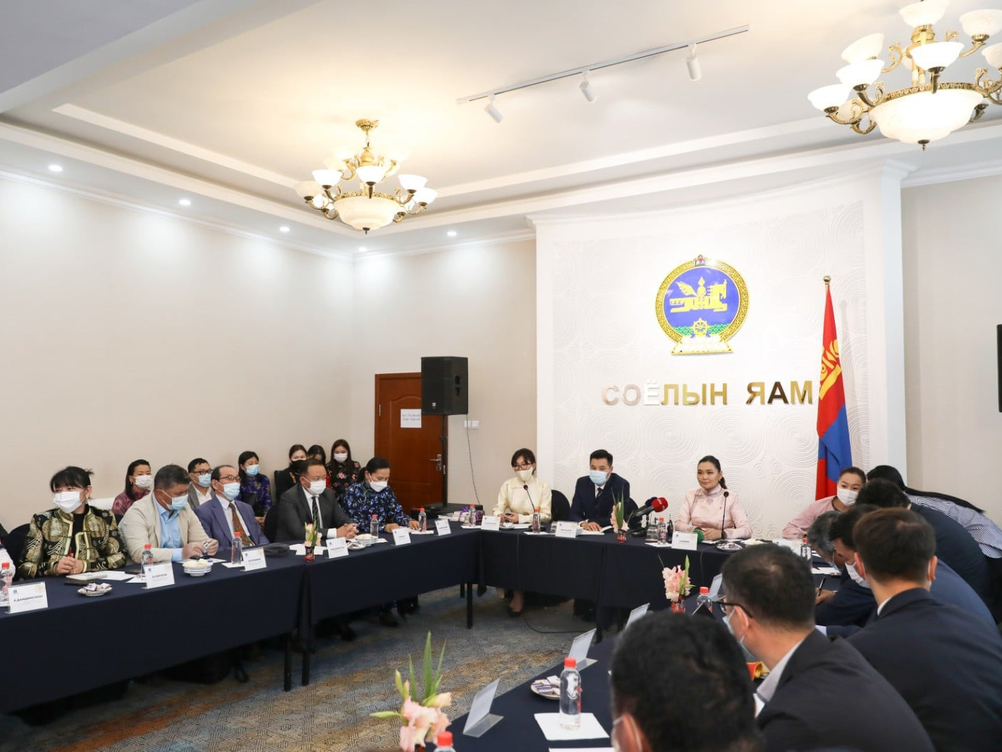 Ч.Номин: 2025 он гэхэд төрийн байгууллагууд албан бичгээ хос бичгээр хөтлөн явуулахаар болсон