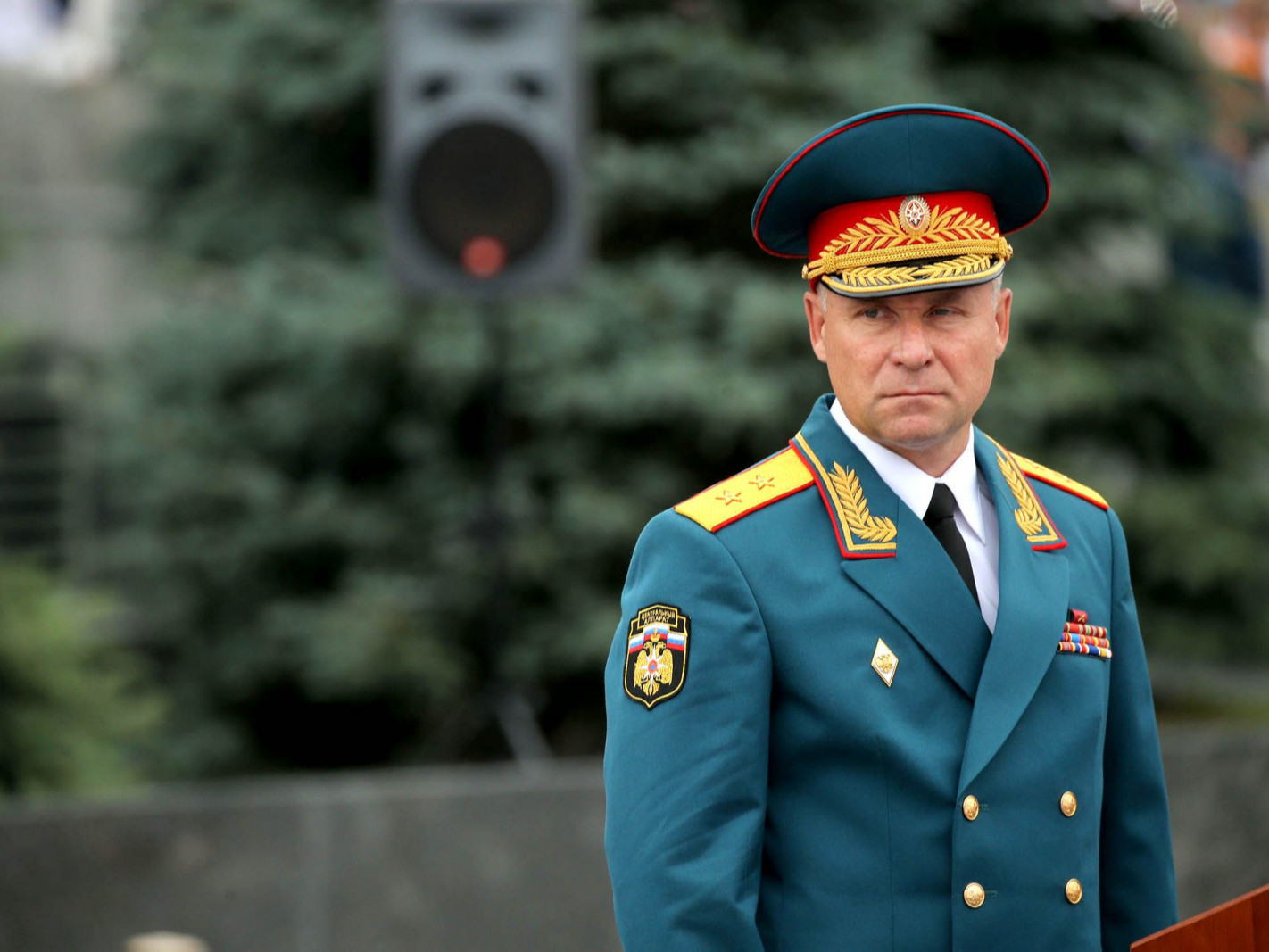 ОХУ-ын Онцгой байдлын сайд хүний амь аврахаар ус руу үсрэхдээ хад мөргөж, нас баржээ