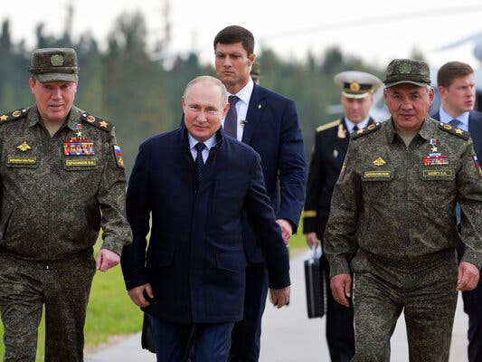В.Путины ойрын хүрээллийн хүмүүсээс халдвар илэрч, тусгаарлалтад оржээ