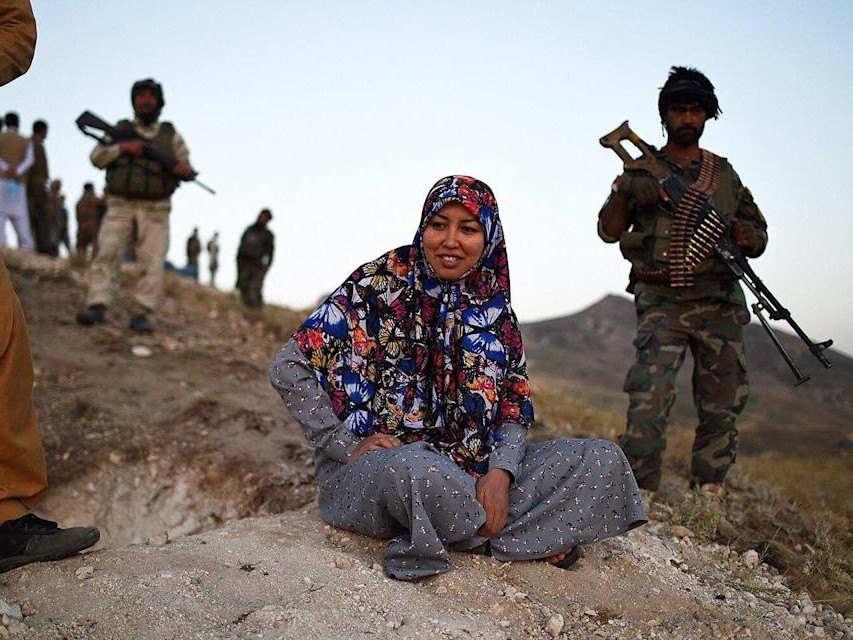 Талибанчуудын эсрэг цэрэг босгож байлдсан Хазара бүсгүйг АНУ хүлээн авчээ