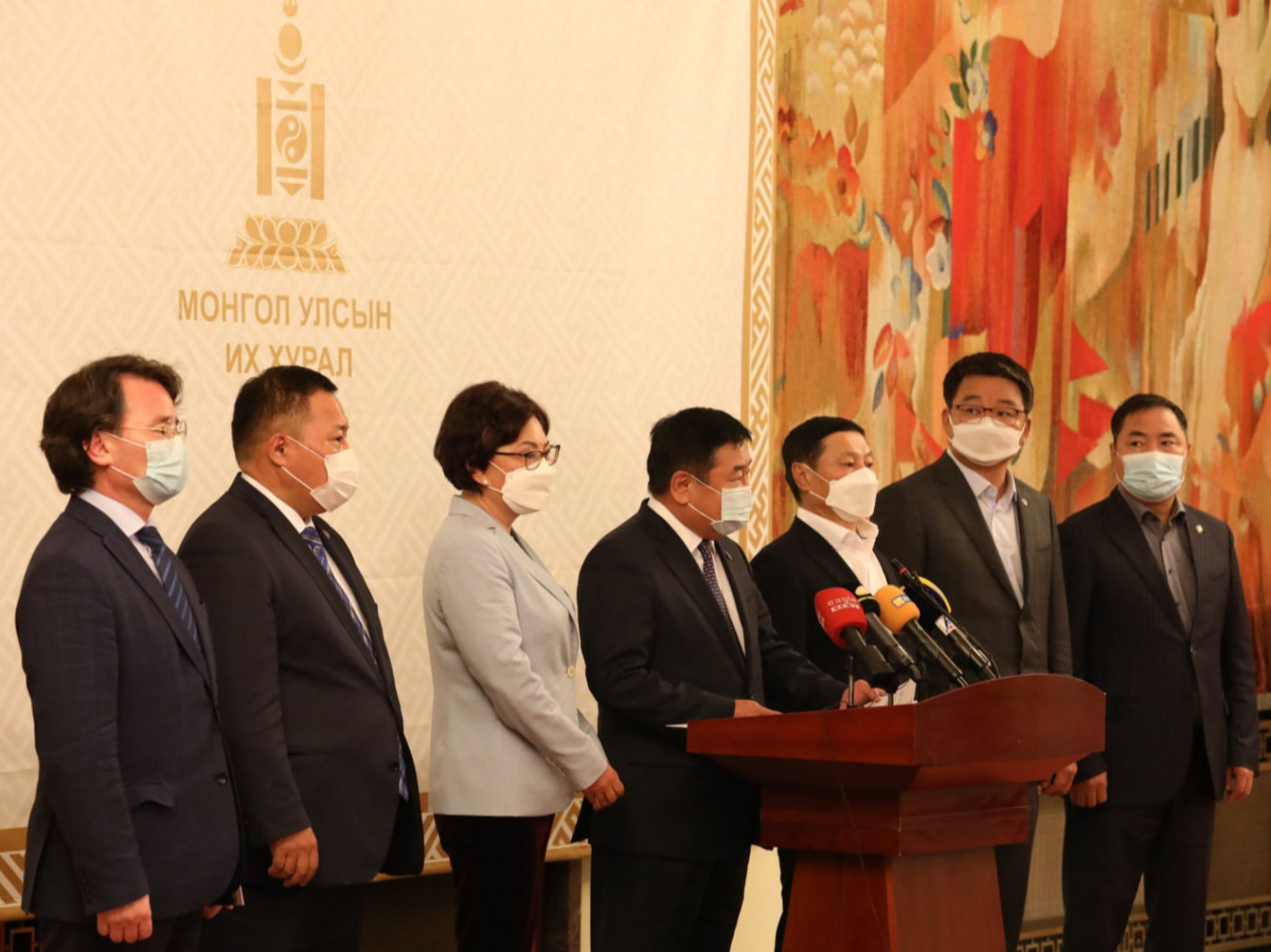 АН-ын бүлгийн хурал Төрийн ордонд бус Т.Доржхандын хадмын компанийн байранд болсон уу