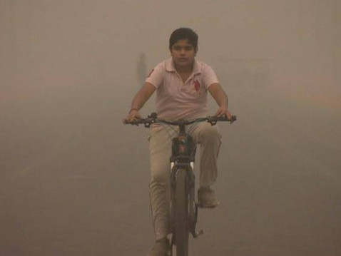 Энэтхэг улс агаарын бохирдлын улмаас бүх сургууль, коллежуудыг тодорхойгүй хугацаагаар хаалаа