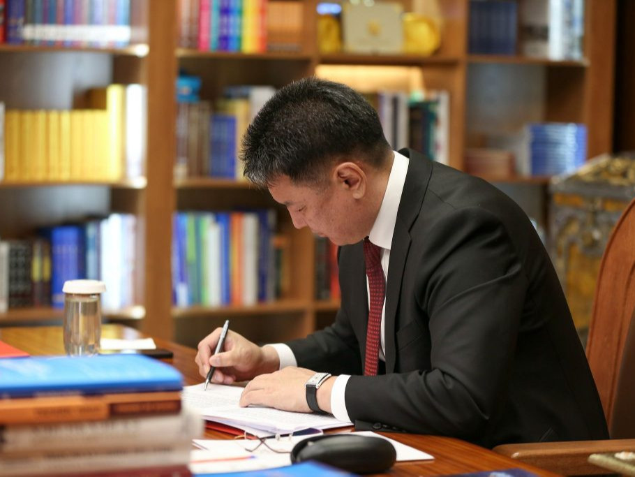 Монгол Улсын Ерөнхийлөгч У.Хүрэлсүх зарлиг гаргалаа