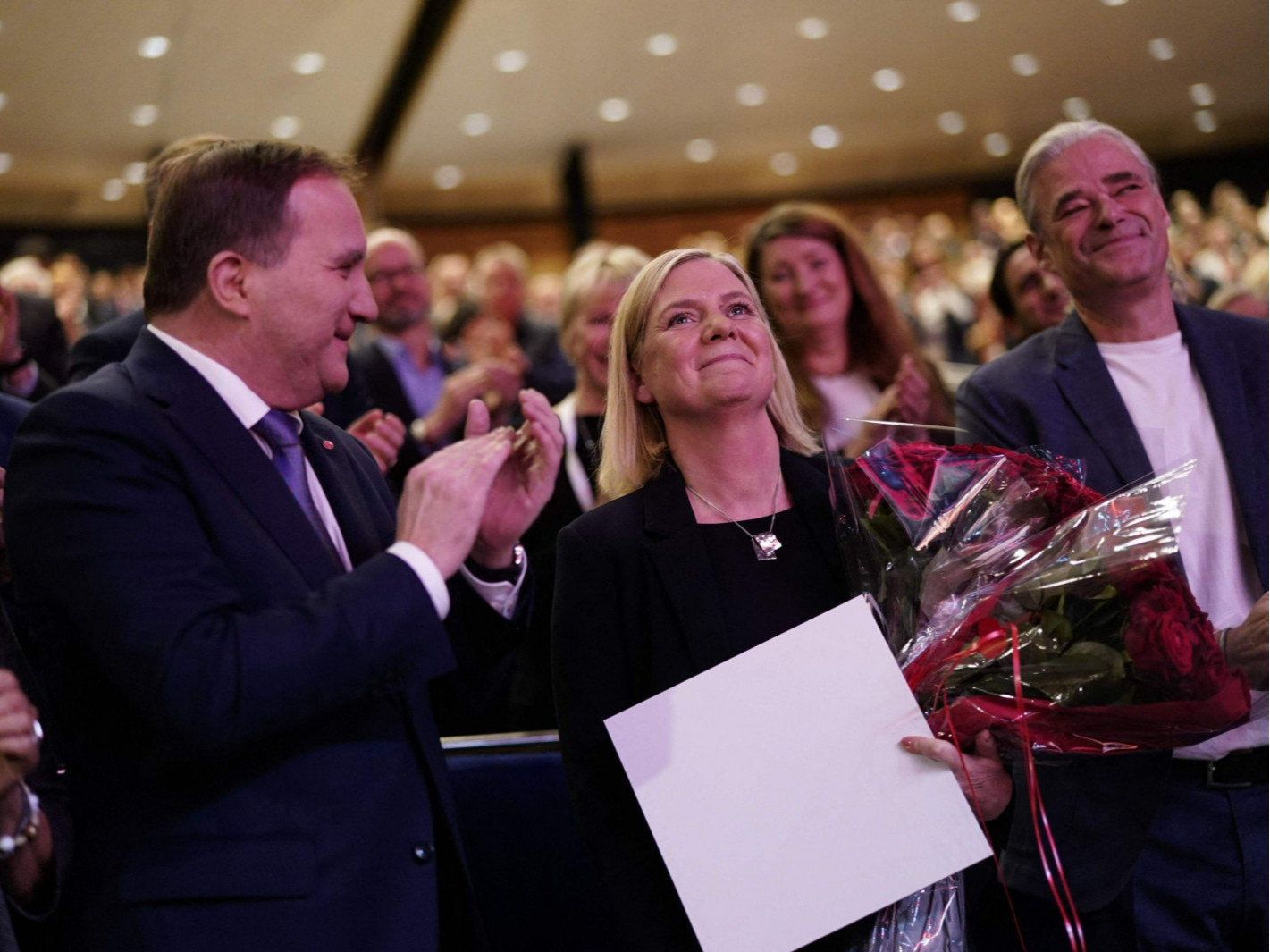 Томилогдсоноосоо хэдхэн цагийн дараа огцорсон Шведийн анхны эмэгтэй Ерөнхий сайд дахин сонгогдлоо