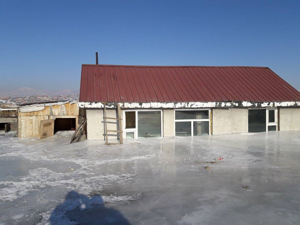 Эгийн голд халиа үүсгээд байсан 50 метр урттай газрын мөсийг хагалж, зайлуулжээ