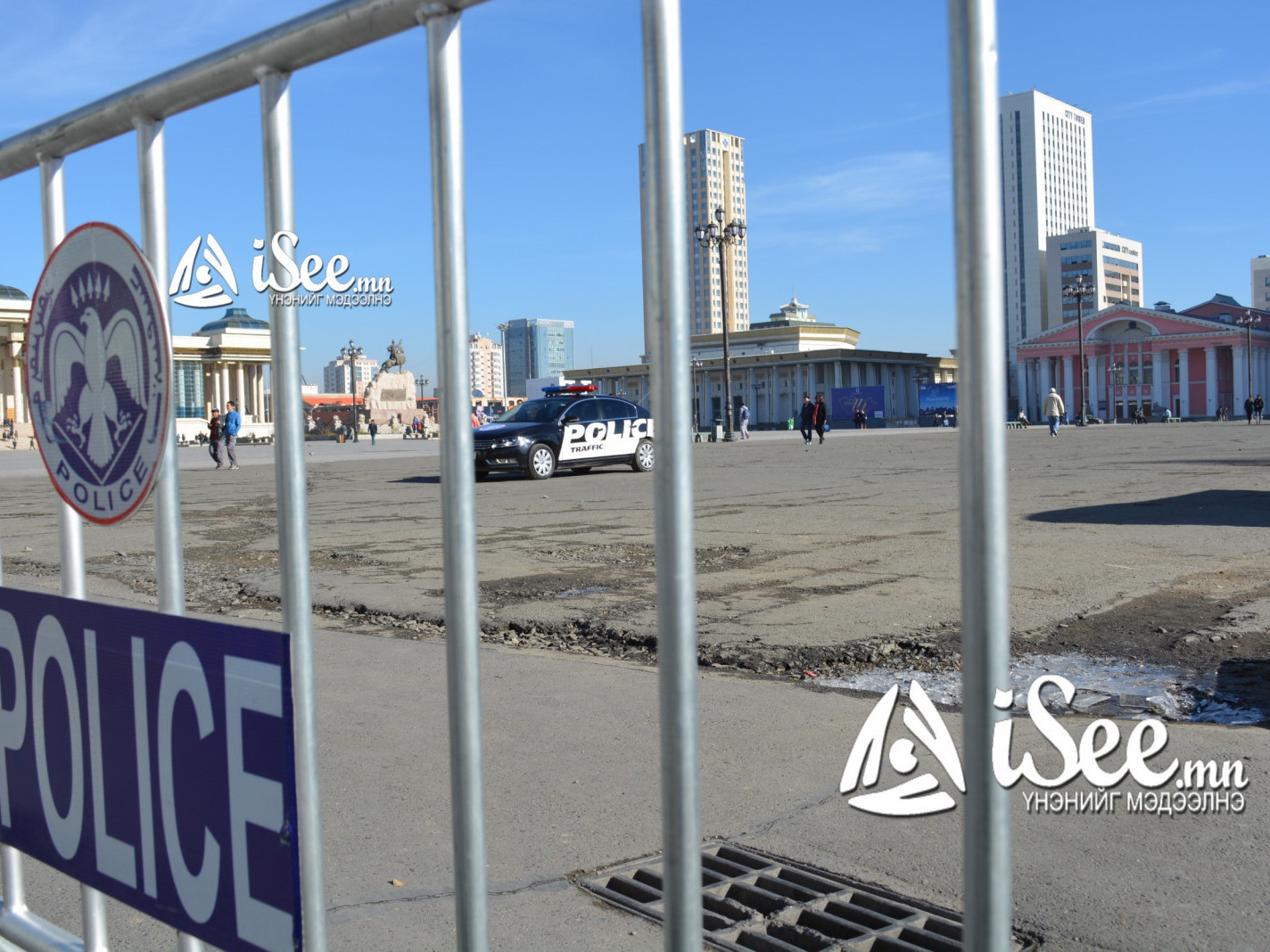 Төрөөд удаагүй нярайг зам дагуу хаясан байсныг олж, Нялхсын клиник сувилалд шилжүүлжээ