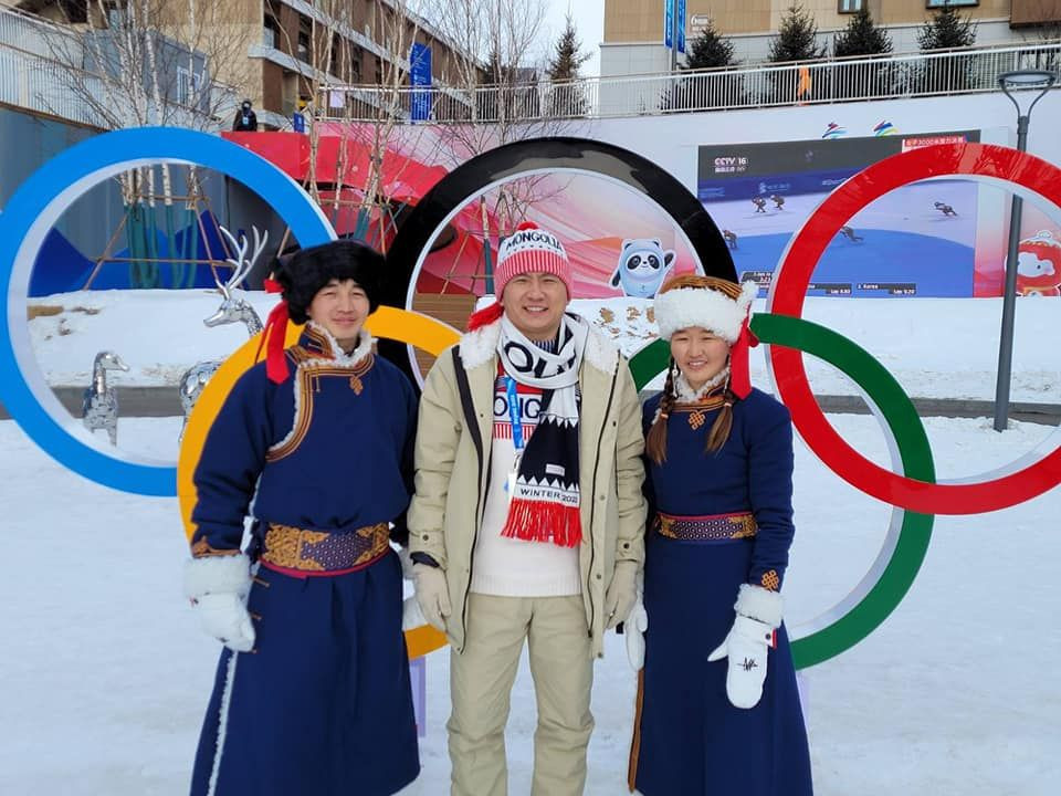 Ц.Сандуй Монголын триатлоны холбооны тэргүүн учир "өвлийн олимпийн нээлт"-д оролцжээ 