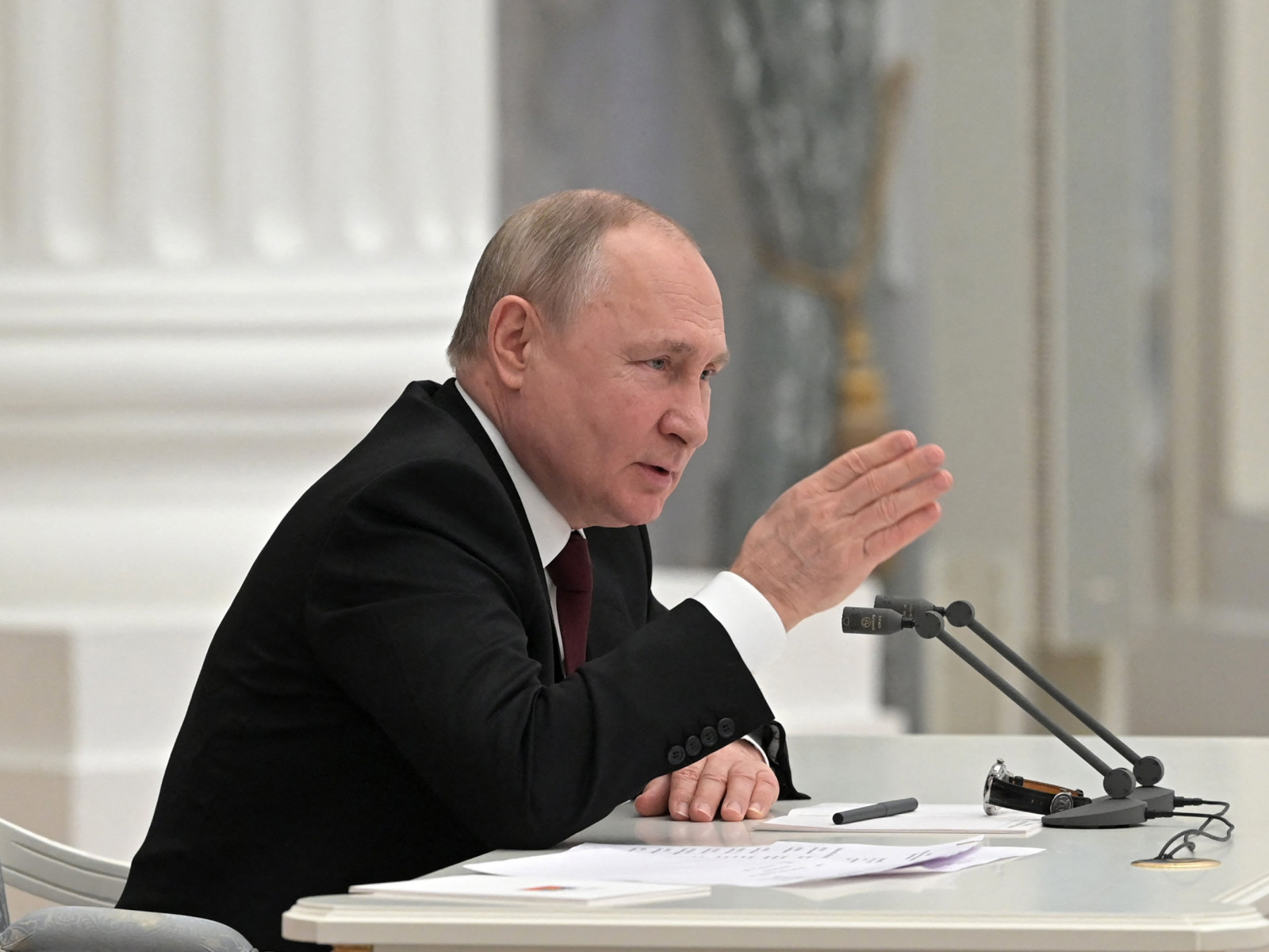 В.Путин Оросын армийн талд тулалдах сайн дурын дайчдыг Украин руу илгээх төлөвлөгөөг дэмжсэн гэв
