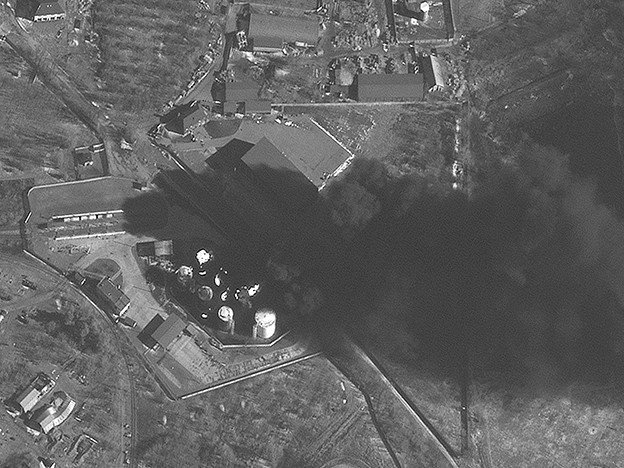 ФОТО: Киев хотын захын дүүргүүдэд их хэмжээний хохирол учирсан нь хиймэл дагуулын зургаас харагджээ