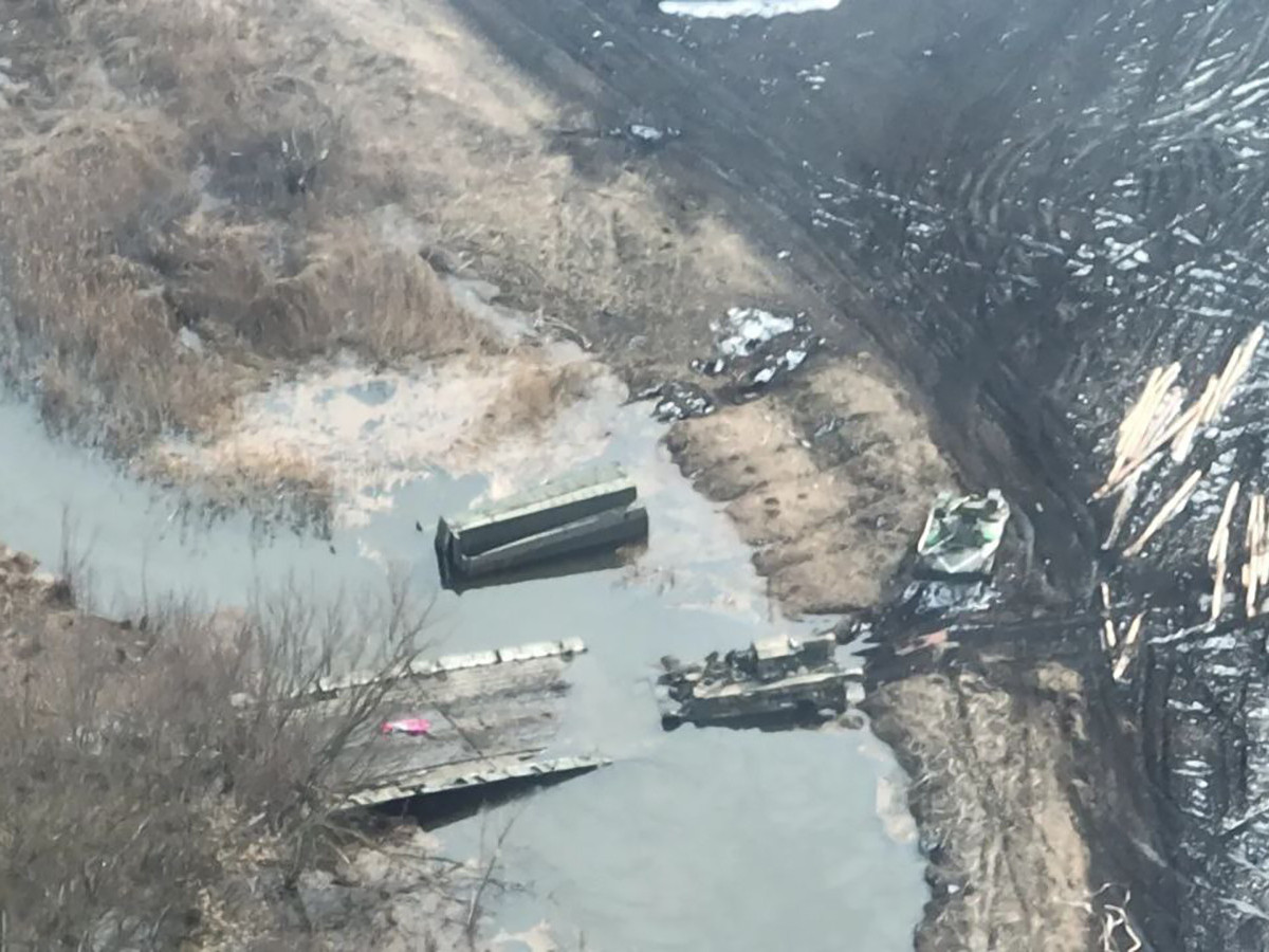 ФОТО: Украинчууд гүүрээ эвдэж, Киев рүү чиглэх Оросын оролдлогыг таслан зогсоосныг хиймэл дагуулын зураг харуулжээ