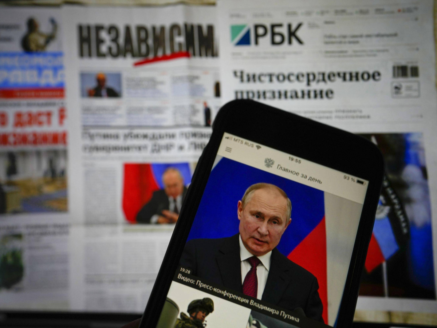 ОХУ “Меtа” компанийг “хэт даврагч” гэж зарлан, Фейсбүүк, Инстаграм сүлжээг хориглолоо